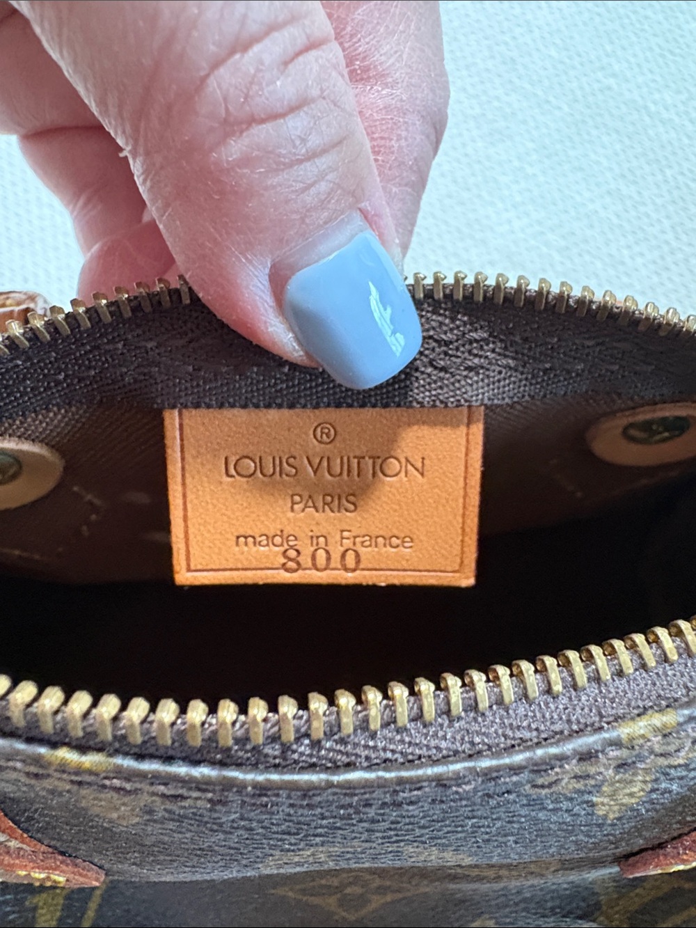 Authentic Louis Vuitton Mini Speedy
This is the mini, not the nano. 🤗
No strap - Picture 11 of 13